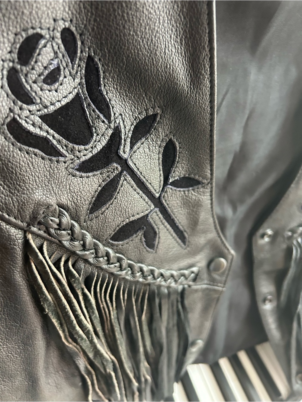 Vintage MOB Black Genuine Leather Fringe Western Vest Size 14 - Picture 9 of 16